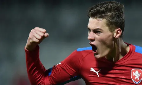 AS Roma muốn đổi thương binh lấy Ramsey