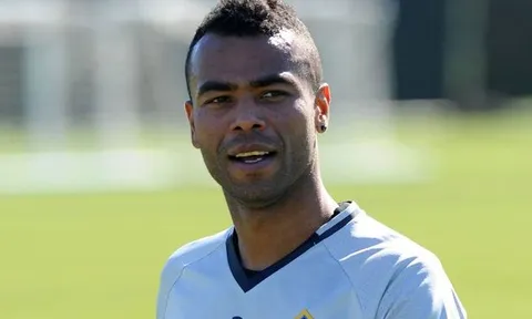 Ashley Cole đánh giá khả năng vô địch của Chelsea và Arsenal