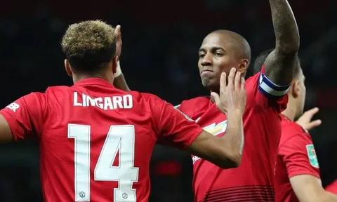 Young tiết lộ về không khí phòng thay đồ Man Utd sau trận thua bẽ mặt