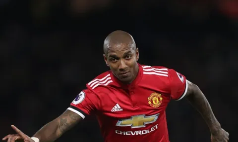 Ashley Young có quả phạt góc tệ nhất lịch sử bóng đá?