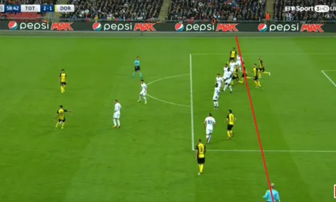Aubameyang bị cướp mất bàn thắng trước Tottenham thế nào?