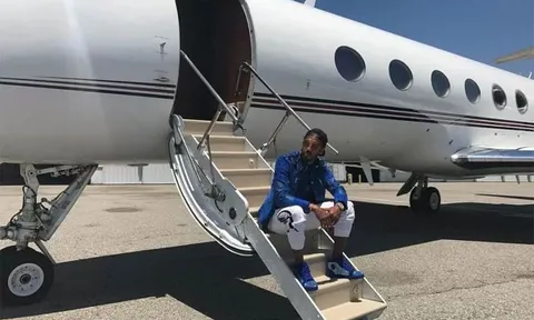 Aubameyang gây choáng với loạt ảnh 'sang chảnh'