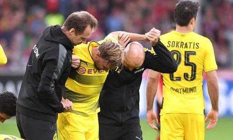 Aubameyang tịt ngòi, Dortmund bất lực trước 10 người Freiburg