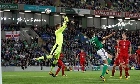 Bắc Ireland 2-0 CH Séc: Vinh danh người hùng Jonny Evans