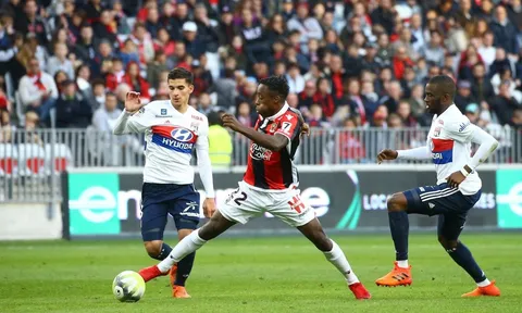 Balotelli cúi đầu, Depay ăn mừng "cực độc"