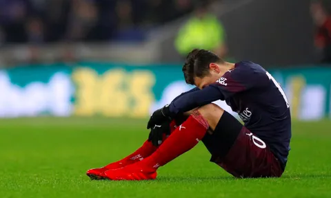 Bạn đã biết Mesut Ozil làm gì ở trận Brighton 1-1 Arsenal chưa?