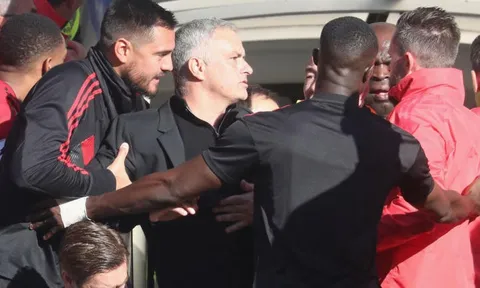 Phản ứng của Mourinho, cảm xúc nguyên thủy nhất của bóng đá