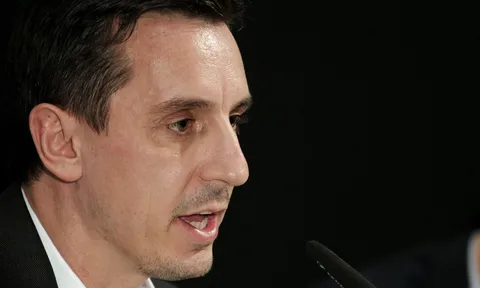 Giúp đàn em vượt khủng hoảng, Gary Neville đưa ra lời khuyên "độc"