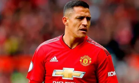 Vì sao trẻ, Sanchez phải làm khán giả tại Stamford Bridge?