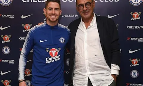 Bảo vệ Jorginho, Sarri chống lại cả Chelsea