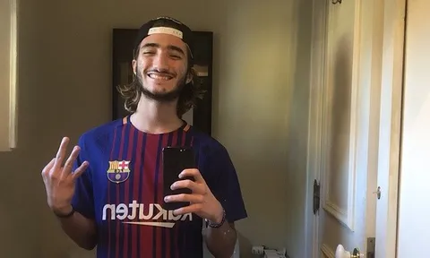 Barca đại thắng, con trai Mourinho được dịp troll Real Madrid