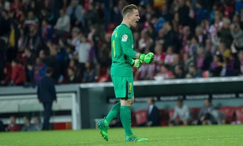 Barca khởi đầu tốt nhất lịch sử: Trên có 'thánh nhân', dưới có 'người nhện'
