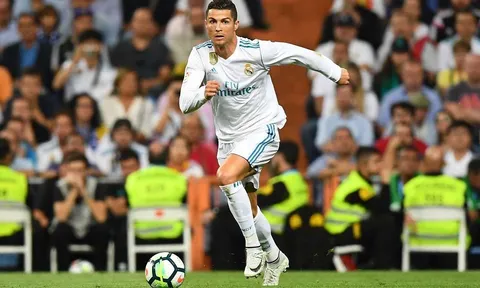 Bật mí 4 chữ bí mật xuất hiện trên đôi giày của Ronaldo