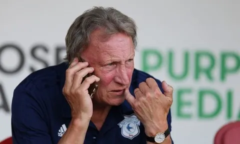BẤT NGỜ: HLV Cardiff "đá đểu" Chelsea thiếu chuyên nghiệp