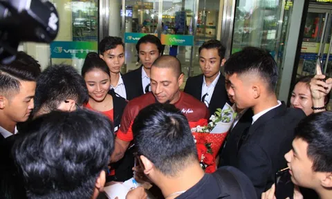 Huyền thoại Roberto Carlos đến Việt Nam "tiếp sức" thầy trò Park Hang-seo