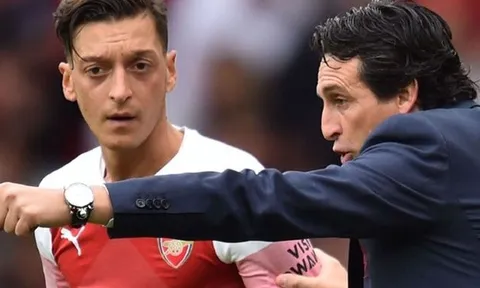 'Bắt Ozil phòng ngự khác gì bảo Messi phải đá hậu vệ'