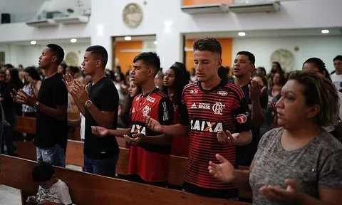 Bầu không khí tang thương nơi 10 cầu thủ trẻ của Flamengo tử nạn