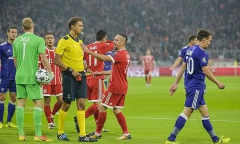 5 điểm nhấn Bayern 3-0 Anderlecht: Trọng tài phá hỏng trận đấu?