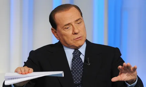Berlusconi: “Nhìn Milan thi đấu mà tôi phát bệnh!”