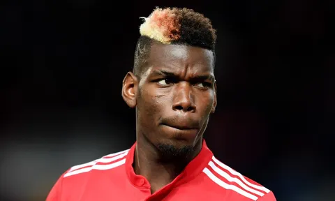 Bị cấm thi đấu, Pogba vẫn có cách giúp M.U