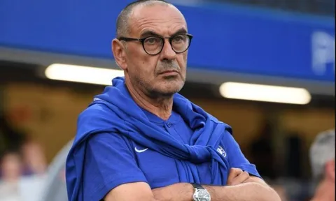 Bị cha sao thất sủng Chelsea đe dọa, Sarri đáp trả cứng rắn