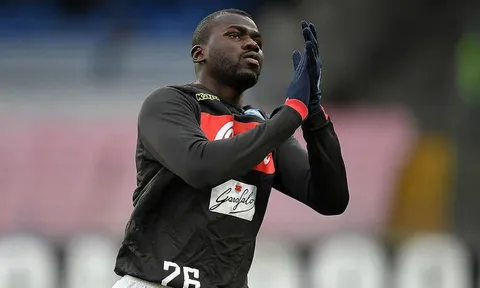 Bị đối xử phân biệt chủng tộc, mục tiêu Man United đáp trả "cực chất"
