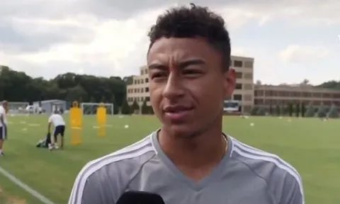 Bị "hỏi xoáy", Lingard "đáp xoay" hoàn hảo, giữ thể diện cho Man Utd