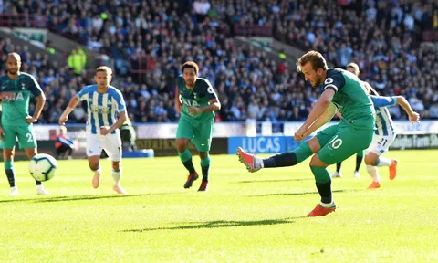 Bị kèm chặt, Harry Kane vẫn khiến đối thủ há hốc mồm