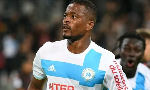 Bị Marseille hắt hủi, Evra vẫn đắt hàng