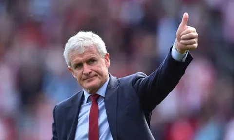 Bị sa thải, Mark Hughes đi vào lịch sử Premier League