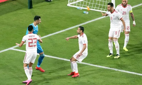 Biến đối thủ thành Ronaldo, Alireza Beiranvand đưa đội nhà vào tứ kết