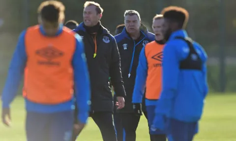 Big Sam trầm lắng trong buổi tập đầu tiên tại Everton