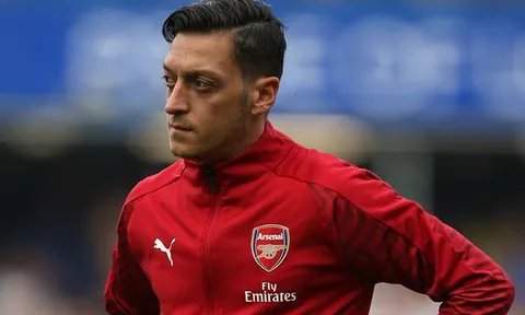 BLĐ Arsenal ra thông báo quan trọng đến Emery về vụ Ozil