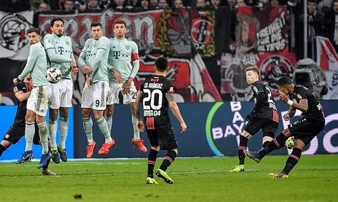 Bundesliga: Bayern Munich đứt mạch thắng, mất vị trí thứ 2