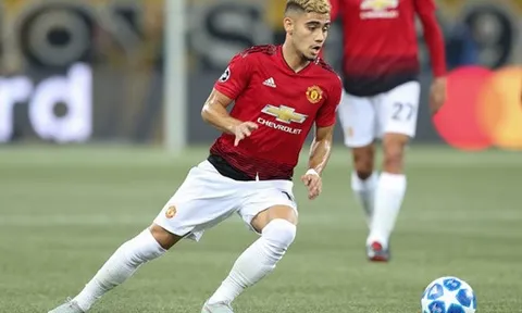 Bỗng dưng "mất tích", sao Brazil gửi thông điệp mạnh mẽ cho Mourinho