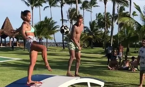Bóng hồng chơi bóng cạnh Neymar khiến đấng mày râu ngưỡng mộ