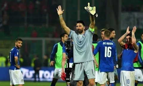 Buffon bật khóc, tuyên bố giải nghệ