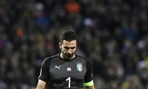 Buffon cúi gằm mặt khi sắp lỗi hẹn với World Cup cuối cùng của sự nghiệp