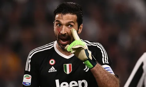 Buffon giận sôi máu khi bị đẩy lên ghế dự bị tại PSG