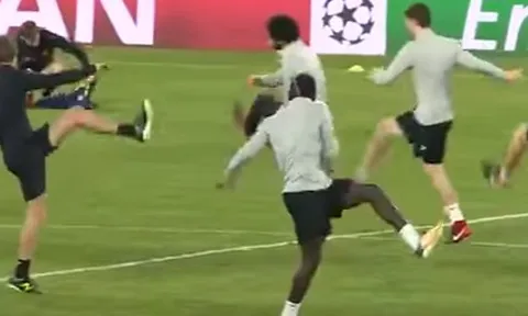 Buổi tập cuối cùng của Liverpool trước thềm 'chung kết' với Sevilla