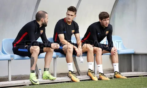 Buổi tập đầu tuần vắng bóng ngôi sao của Barcelona