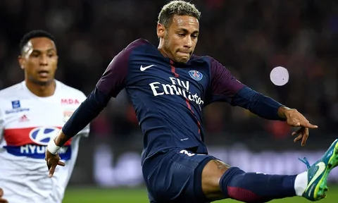C-M-N im tiếng, PSG vẫn thắng nhờ 2 cầu thủ Lyon