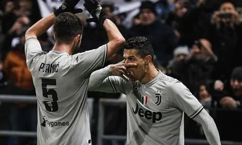 Các Juventini ngất ngây với pha ăn mừng của Ronaldo