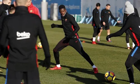 Cận cảnh màn trở lại sân tập của Ousmane Dembele