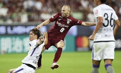 Cận cảnh pha làm bàn đẳng cấp của Andres Iniesta