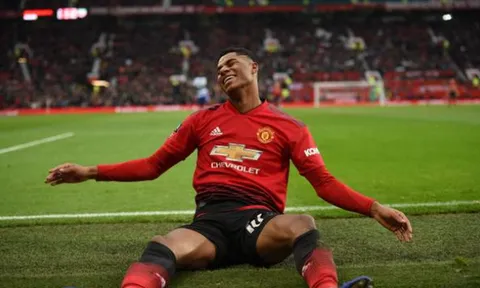 Cận cảnh pha 'tấu hài' cực mạnh của Rashford trong vòng cấm Reading