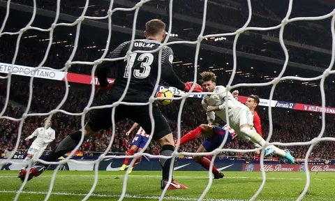 Cận cảnh Sergio Ramos bị đá vỡ mũi, máu tuôn đầm đìa
