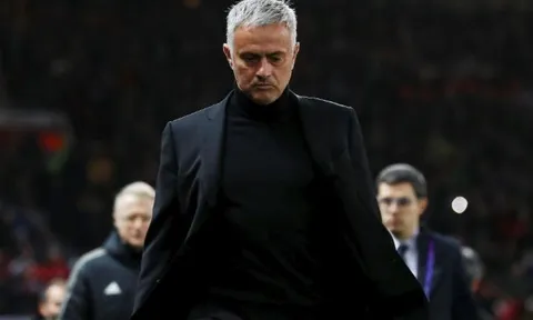 Mourinho giải thích lí do không dùng quyền thay đổi người