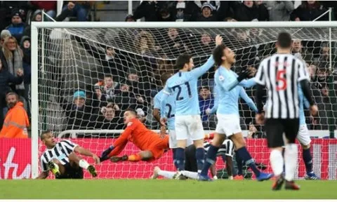 Giật gót điệu nghệ, Giroud giúp Chelsea thoát khỏi khủng hoảng sân khách