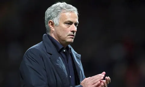Mourinho: "Lúc này, cậu ấy là cầu thủ không thể đụng đến của United"